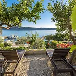 Rab With Private Dock And Sea Views Apartman