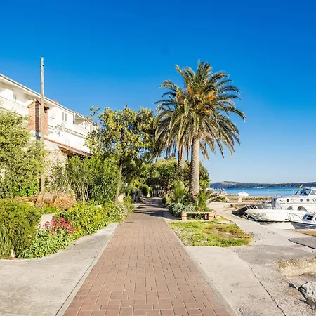 Rab With Private Dock And Sea Views Apartman Rab Town