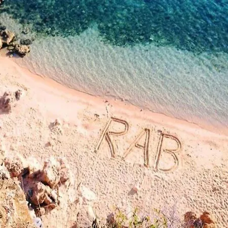 아파트 Rab With Private Dock And Sea Views
