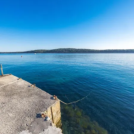 Rab With Private Dock And Sea Views 아파트 *
