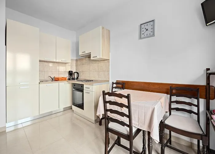 Rab With Private Dock And Sea Views Apartamento Rab Town