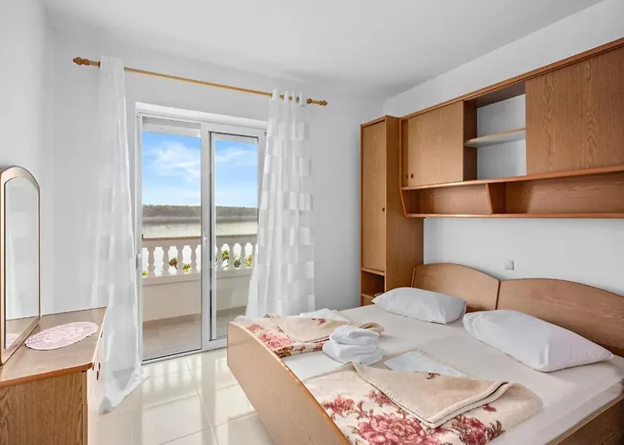 Apartamento Rab With Private Dock And Sea Views