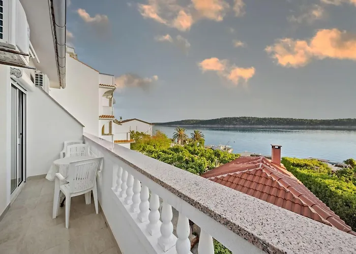 Apartamento Rab With Private Dock And Sea Views Rab Town