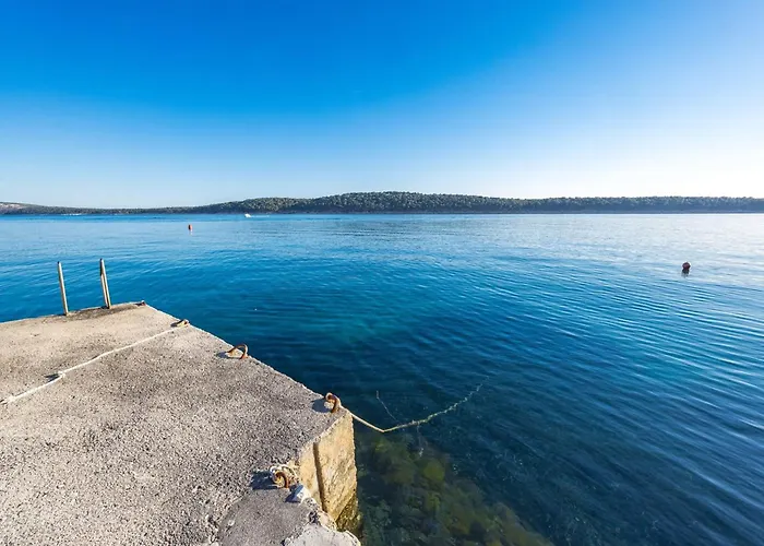 Rab With Private Dock And Sea Views Apartamento *