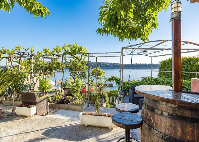 Apartamento Rab With Private Dock And Sea Views *