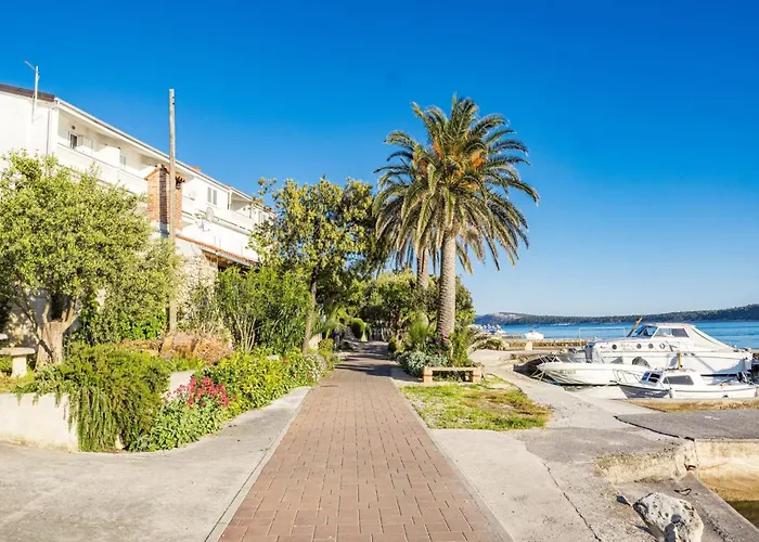 Rab With Private Dock And Sea Views Apartamento Rab Town